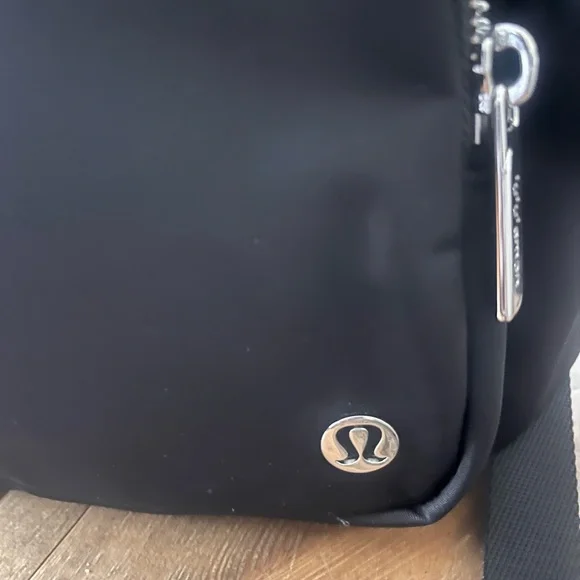 lululemon athletica everywhere backpack 11.5 L - Picture 2 of 8